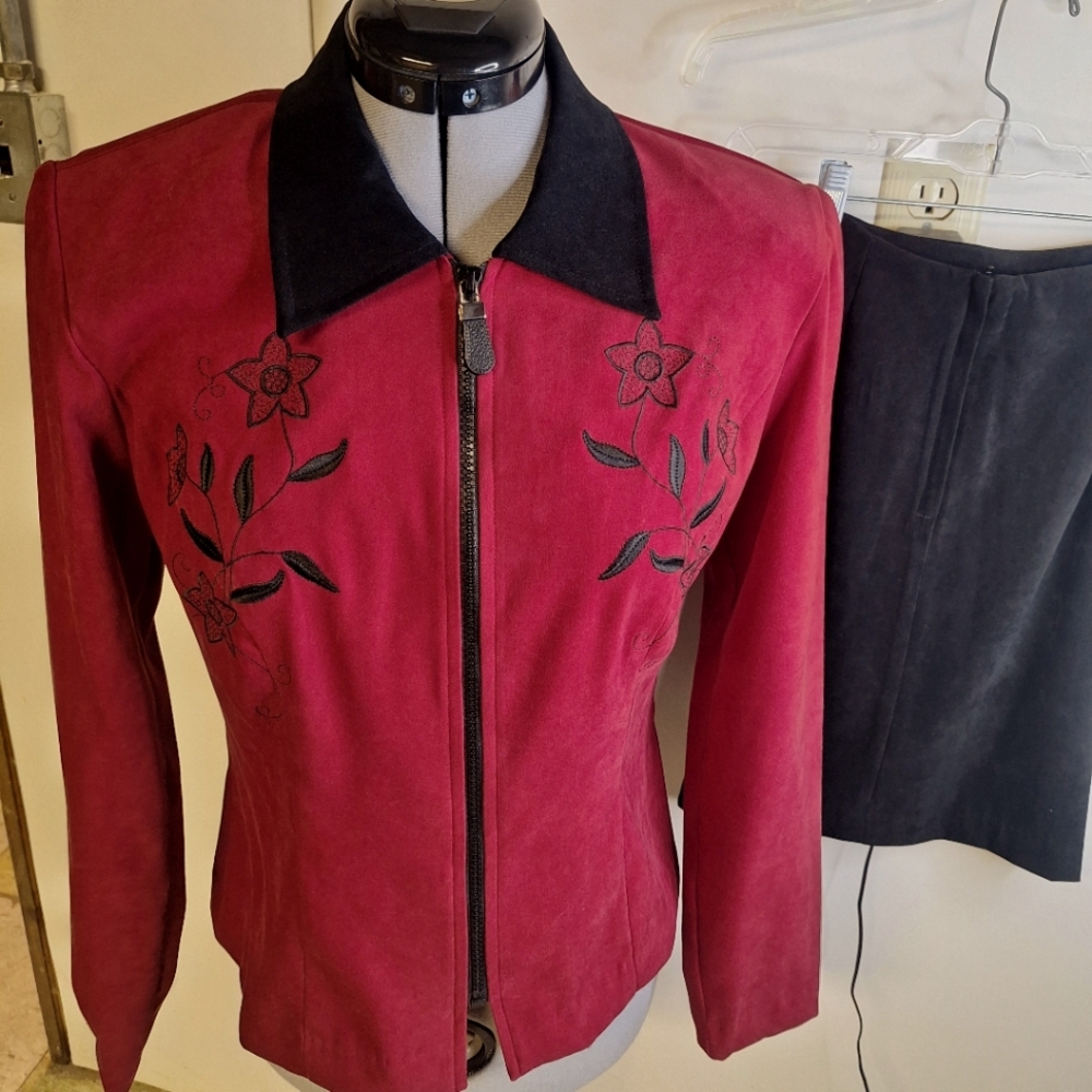 DawnJoy Two Piece Blazer & Skirt Size 3/4
